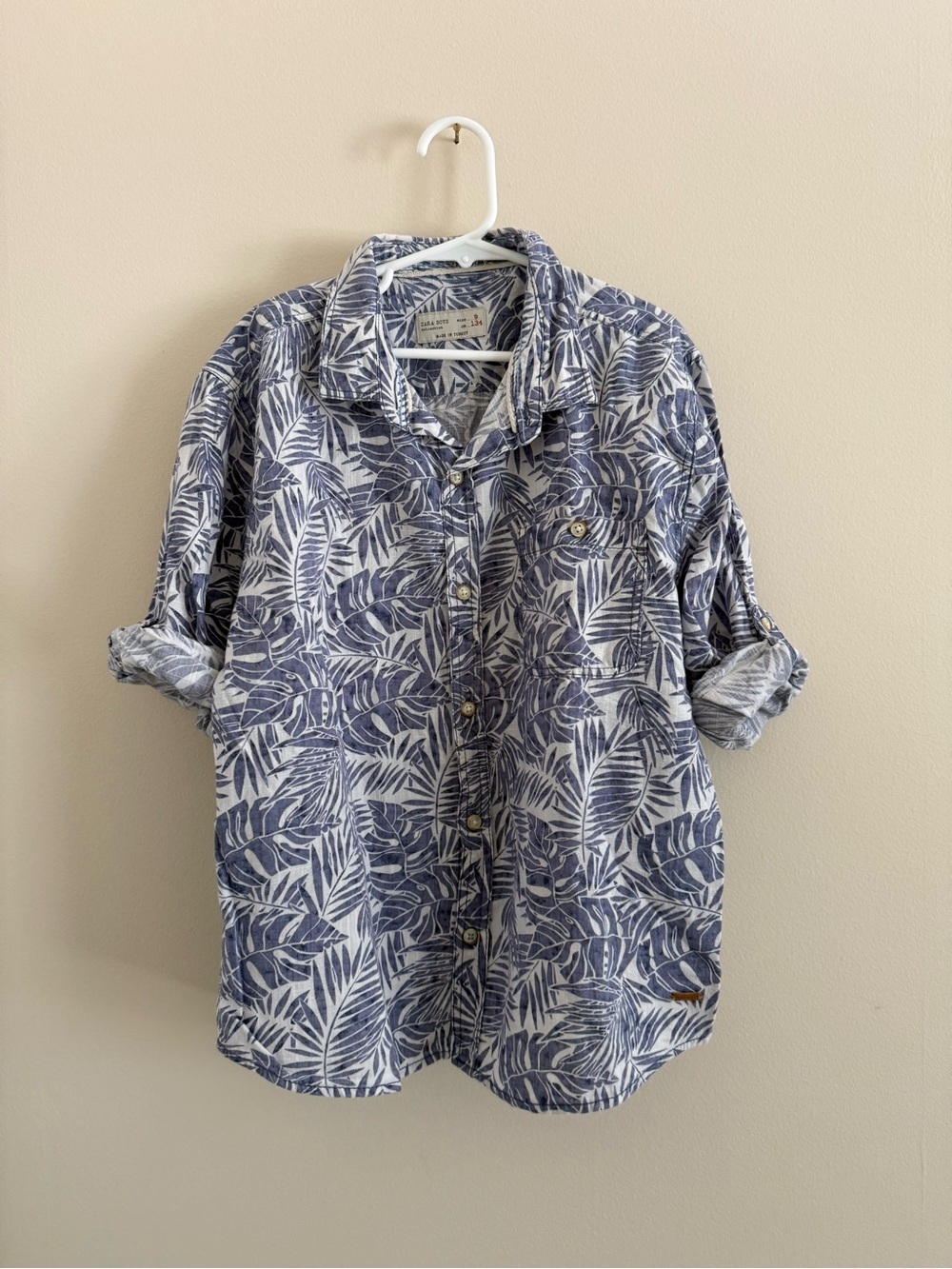 Zara Boys White Button-Down with Blue Leaf Print // size 9